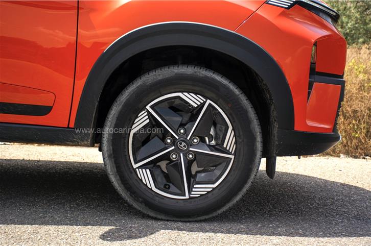 Tata Nexon facelift wheels